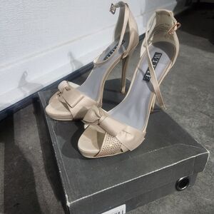 Vera Wang Nude Heels with Bow Accent